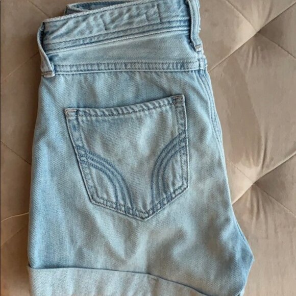 Hollister — high-rise boyfriend denim shorts - Picture 2 of 6